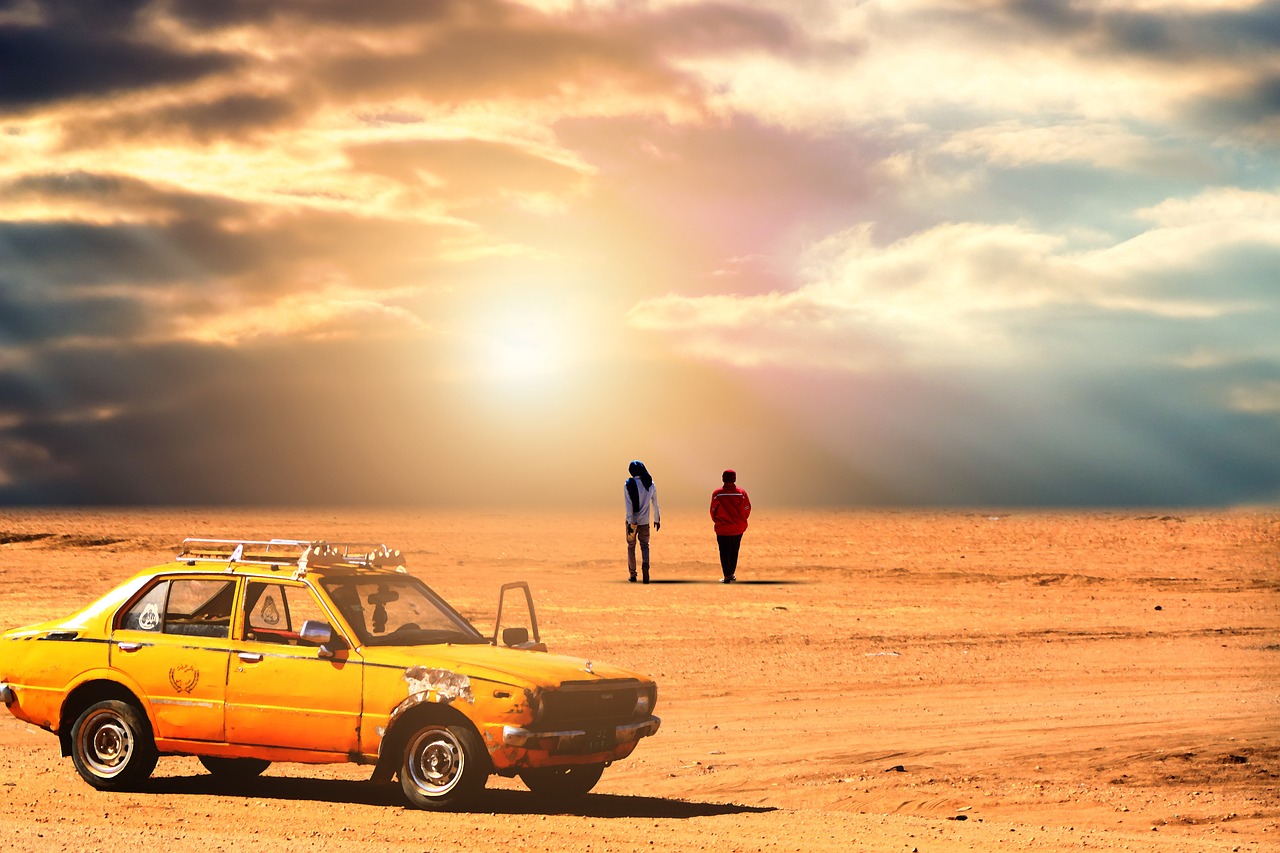 car in desert stranded